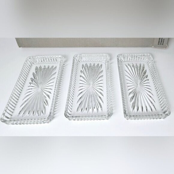 Vintage Oneida Chippendale Relish Tray – Silverplate w/ Glass Liner – New in Box - Picture 7 of 12